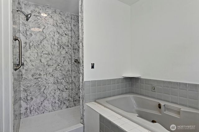 17552 Ballinger Way NE, Lake Forest Park, WA 98155