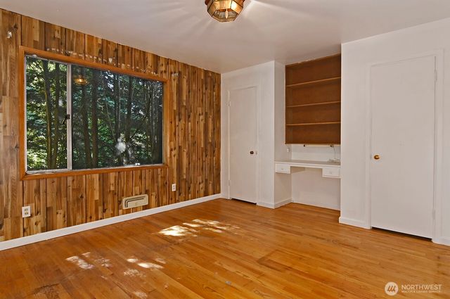 17552 Ballinger Way NE, Lake Forest Park, WA 98155