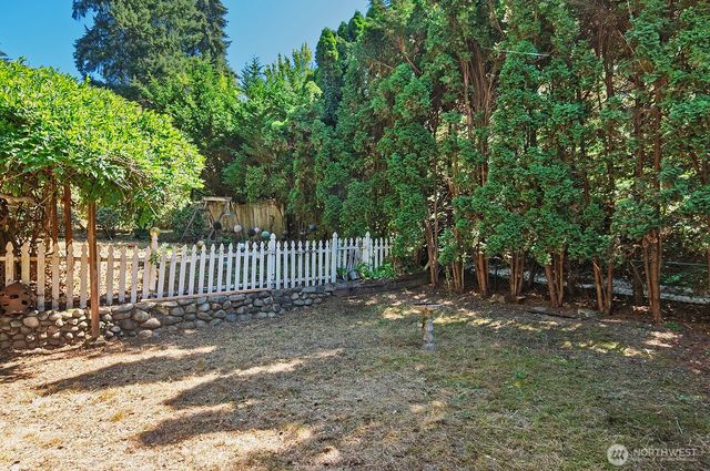 17552 Ballinger Way NE, Lake Forest Park, WA 98155