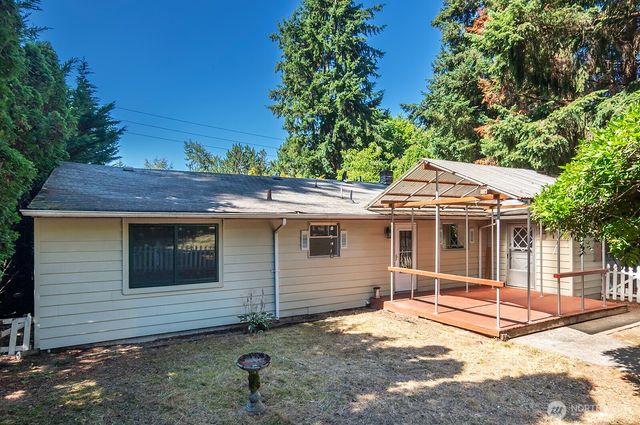 17552 Ballinger Way NE, Lake Forest Park, WA 98155