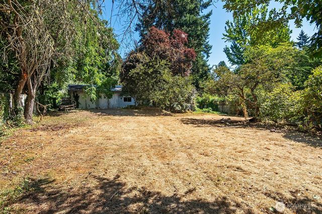 17552 Ballinger Way NE, Lake Forest Park, WA 98155