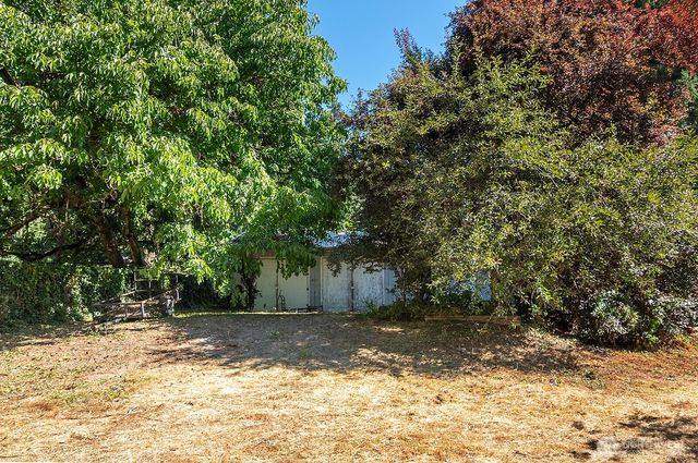 17552 Ballinger Way NE, Lake Forest Park, WA 98155