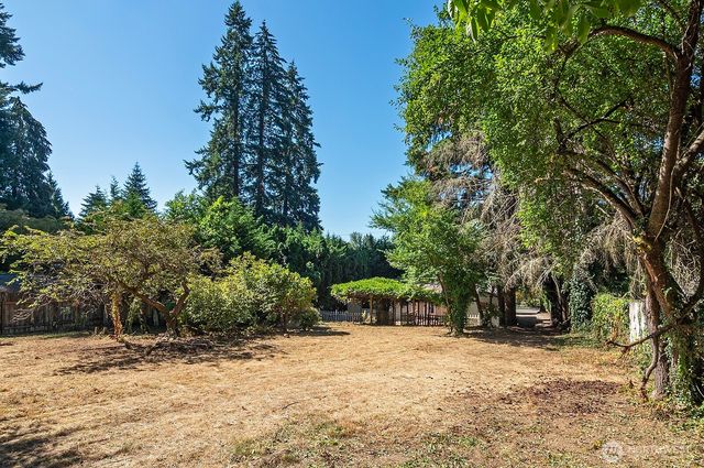 17552 Ballinger Way NE, Lake Forest Park, WA 98155