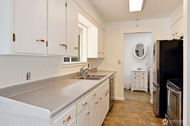 17552 Ballinger Way NE, Lake Forest Park, WA 98155