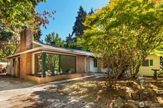 17552 Ballinger Way NE, Lake Forest Park, WA 98155