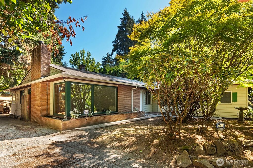 17552 Ballinger Way NE, Lake Forest Park, WA 98155