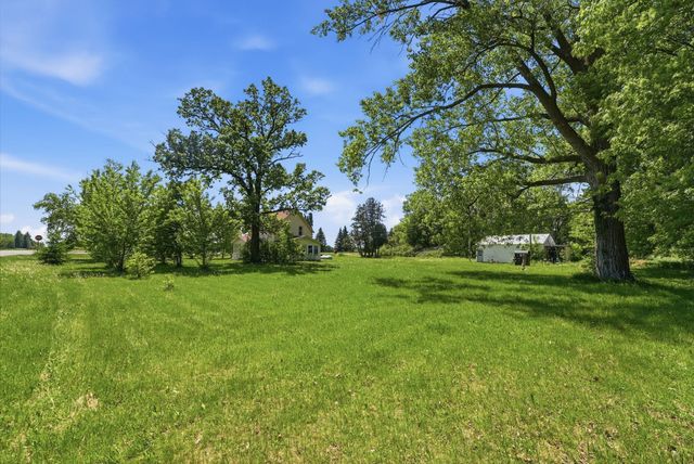 8005 381st Avenue NW, Dalbo, MN 55017