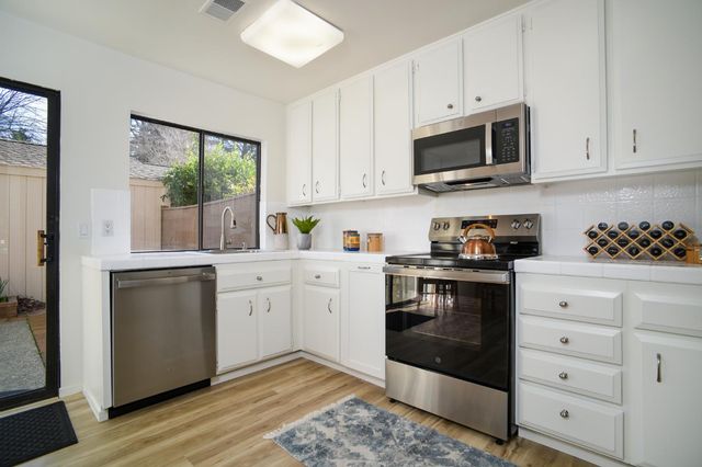 130 Hartnell Pl, Sacramento, CA 95825