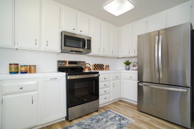 130 Hartnell Pl, Sacramento, CA 95825