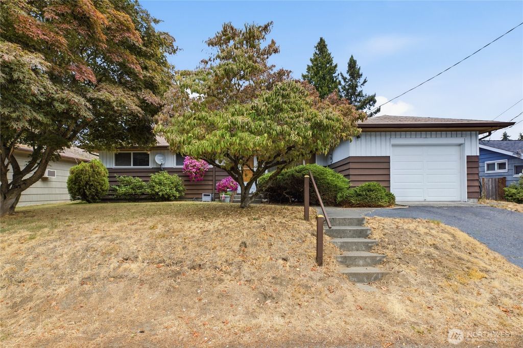 420 S 128th Street, Burien, WA 98168
