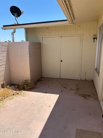 13677 N NEWCASTLE Drive, Sun City, AZ 85351