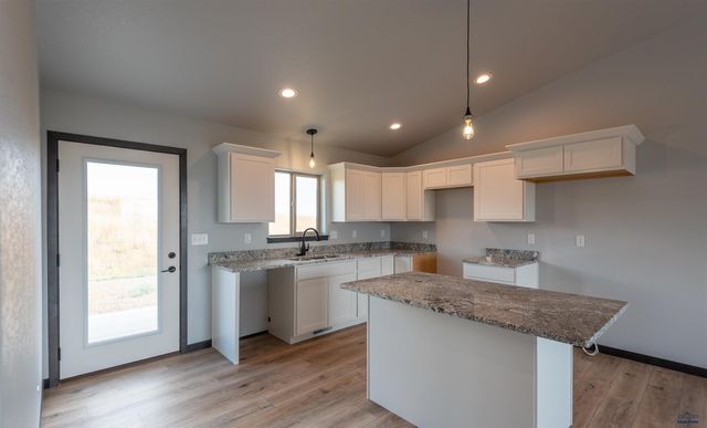 538 DENALI DR, Box Elder, SD 57719