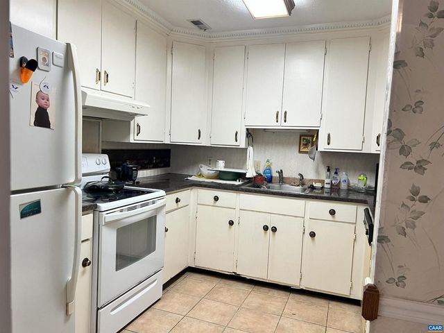 1518 BIRNAM DR, Charlottesville, VA 22901