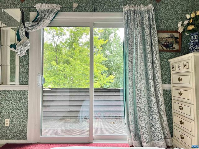 1518 BIRNAM DR, Charlottesville, VA 22901