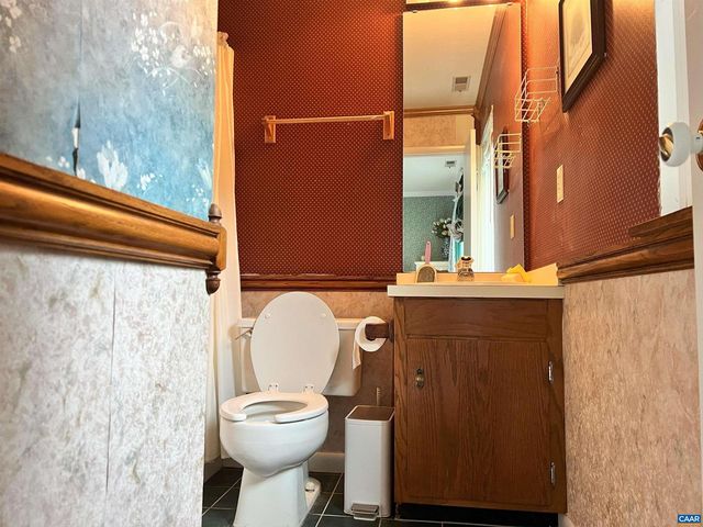 1518 BIRNAM DR, Charlottesville, VA 22901