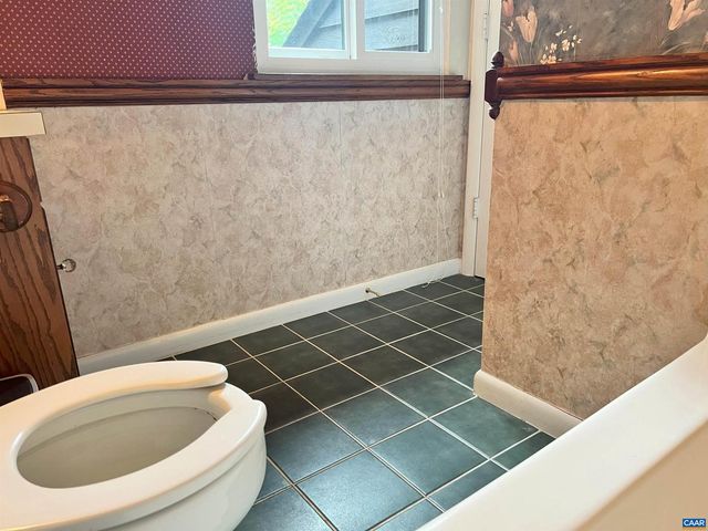 1518 BIRNAM DR, Charlottesville, VA 22901