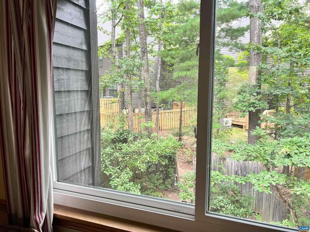 1518 BIRNAM DR, Charlottesville, VA 22901