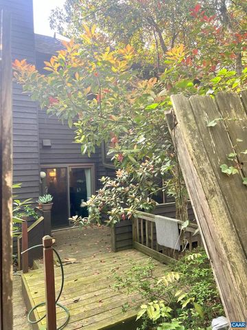 1518 BIRNAM DR, Charlottesville, VA 22901