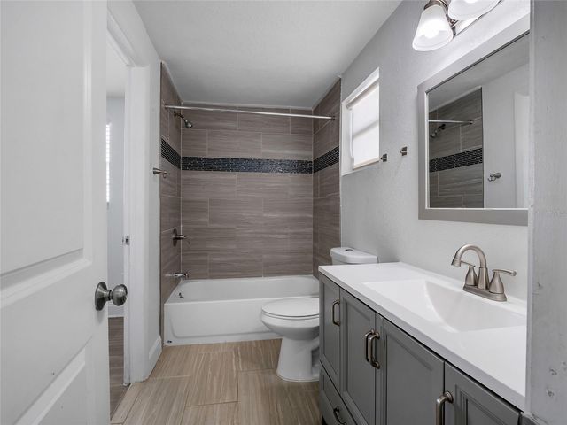 7018 GLENVIEW DRIVE, Tampa, FL 33619