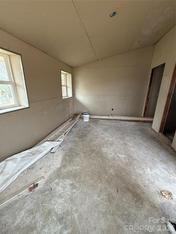 8106 Mount Holly Road, Charlotte, NC 28214