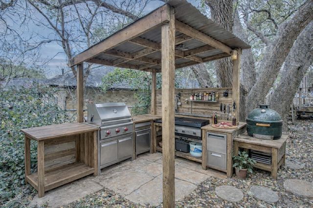 1303 Oak Shadows CIR, Austin, TX 78758