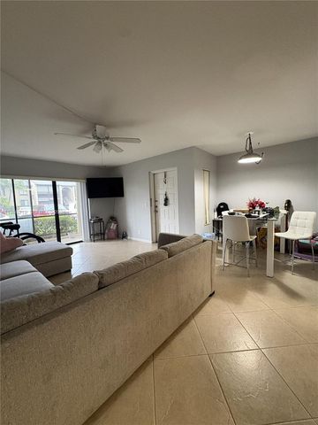 718 Sunny Pine Way D1, Greenacres, FL 33415