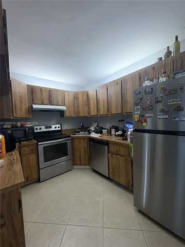 718 Sunny Pine Way D1, Greenacres, FL 33415