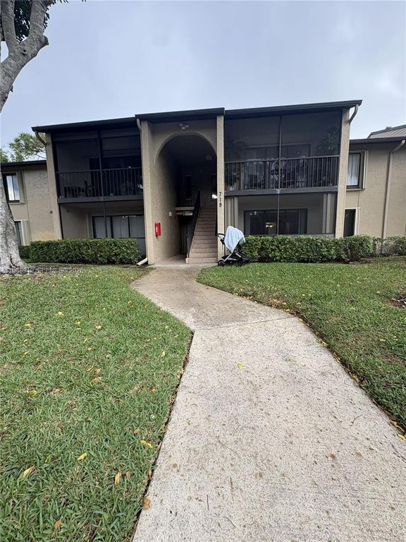 718 Sunny Pine Way D1, Greenacres, FL 33415
