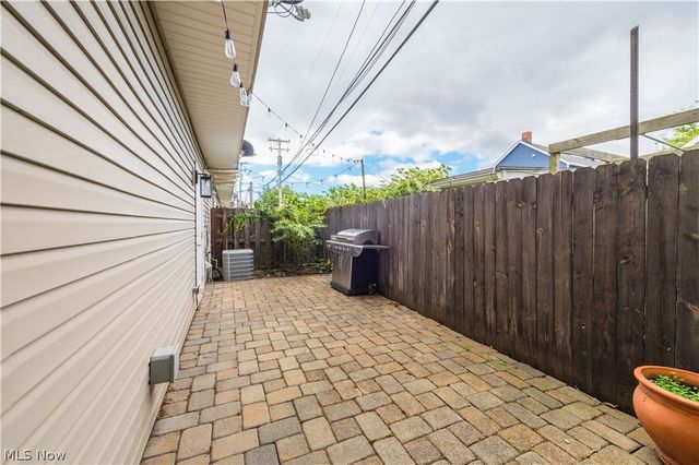 5512 Saint Stephens Court, Cleveland, OH 44102