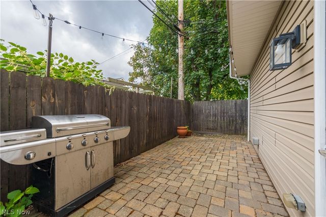 5512 Saint Stephens Court, Cleveland, OH 44102