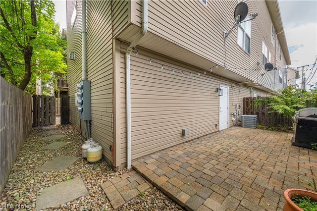 5512 Saint Stephens Court, Cleveland, OH 44102