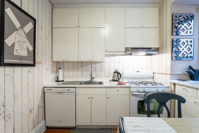 205 W 57th St Apt 2CB, New York City, NY 10019