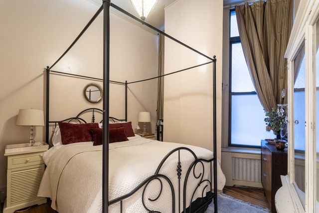 205 W 57th St Apt 2CB, New York City, NY 10019