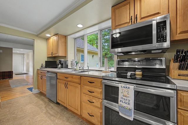 52 Chase Street, Sunapee, NH 03782