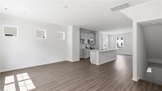 1535 Waltham LN, Newport News, VA 23608
