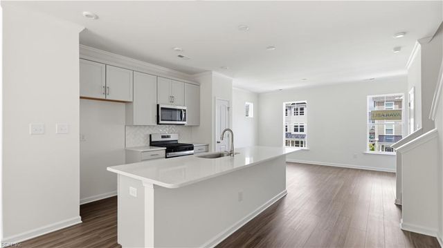 1535 Waltham LN, Newport News, VA 23608