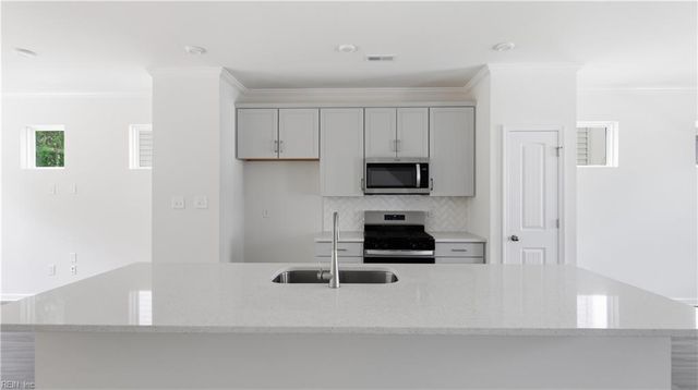 1535 Waltham LN, Newport News, VA 23608