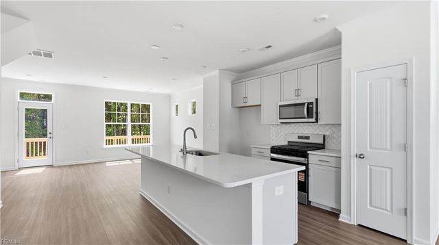 1535 Waltham LN, Newport News, VA 23608