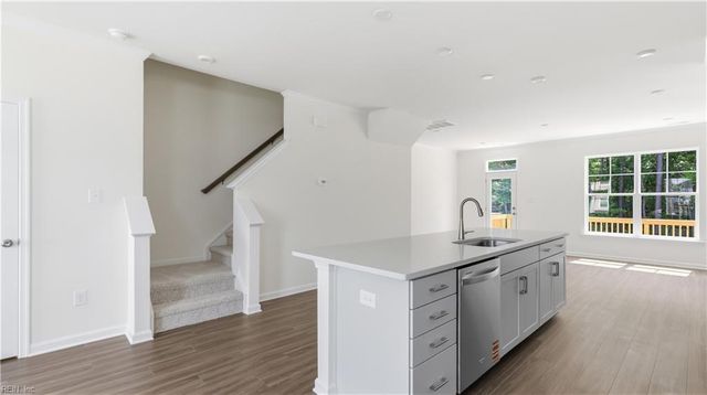 1535 Waltham LN, Newport News, VA 23608