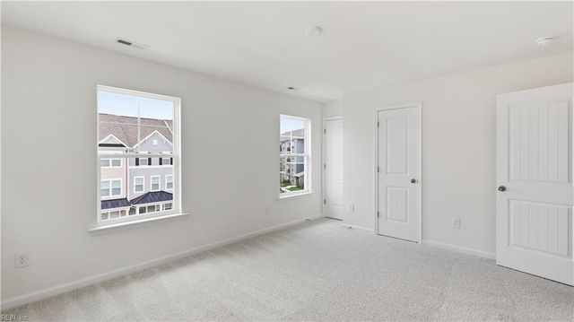 1535 Waltham LN, Newport News, VA 23608