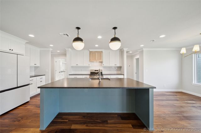 27608 E 109th Street E, Coweta, OK 74429