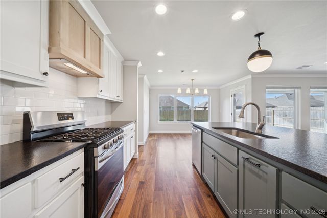 27608 E 109th Street E, Coweta, OK 74429