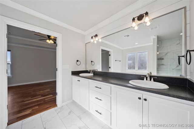 27608 E 109th Street E, Coweta, OK 74429