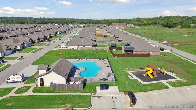 27608 E 109th Street E, Coweta, OK 74429