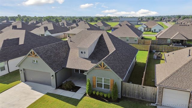 27608 E 109th Street E, Coweta, OK 74429