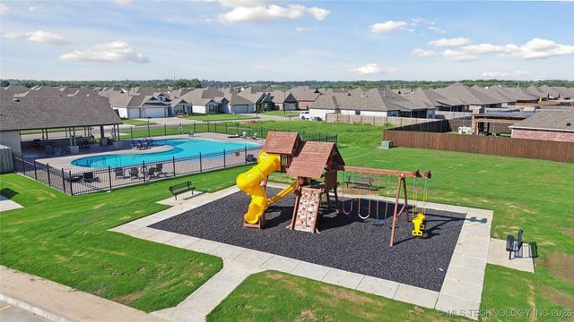 27608 E 109th Street E, Coweta, OK 74429