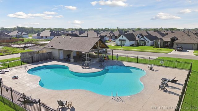 27608 E 109th Street E, Coweta, OK 74429