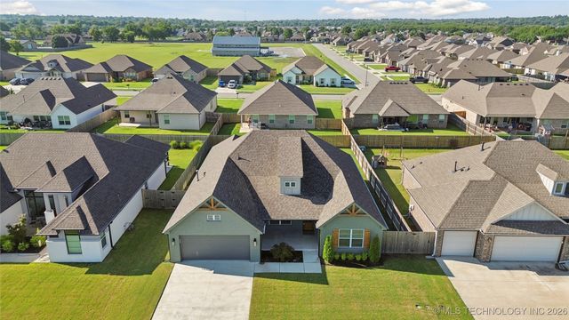 27608 E 109th Street E, Coweta, OK 74429