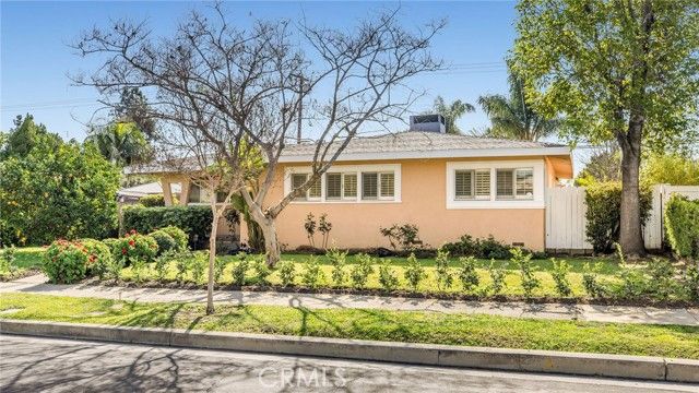 16642 Los Alimos Street, Granada Hills (los Angeles), CA 91344