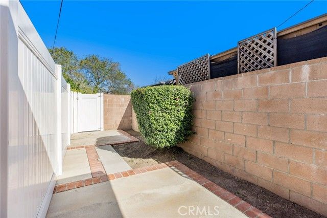 16642 Los Alimos Street, Granada Hills (los Angeles), CA 91344